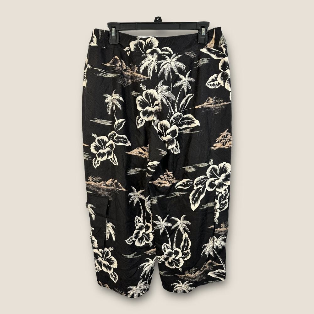 Tommy Bahama Womens size 12 Silk Cropped Wide Leg Hawaiian Cargo Pants Black - Picture 2 of 9